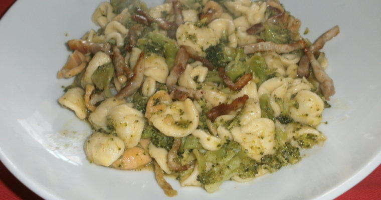 ORECCHIETTE BROCCOLI E PANCETTA